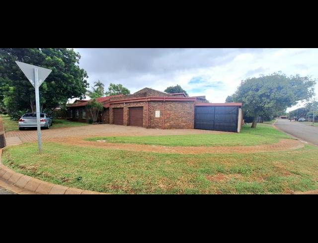 5 BEDROOM HOUSE FOR SALE IN DORANDIA